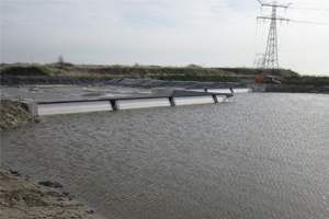 Test met flexibele waterkering in Hoek van Holland